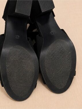 Black Women's Block Heel Sandals - Brand Unknown